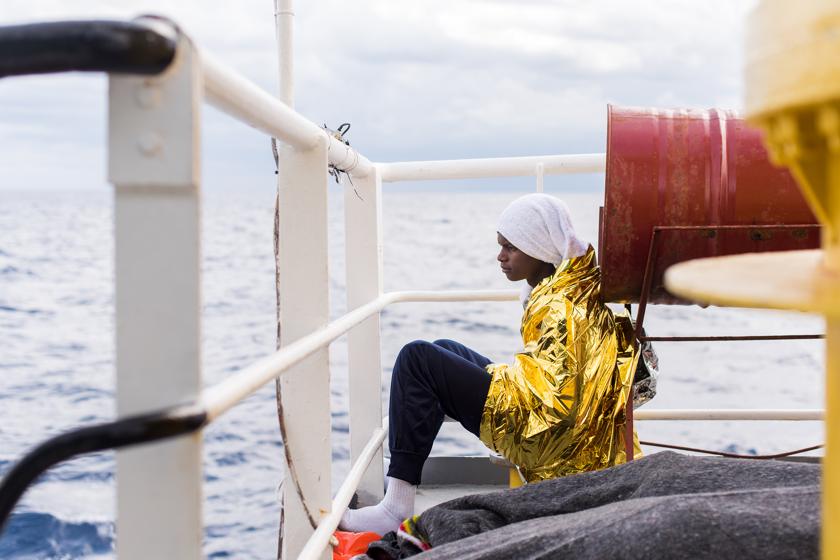 100 coperte termiche per i naufraghi a bordo – SOS MEDITERRANEE